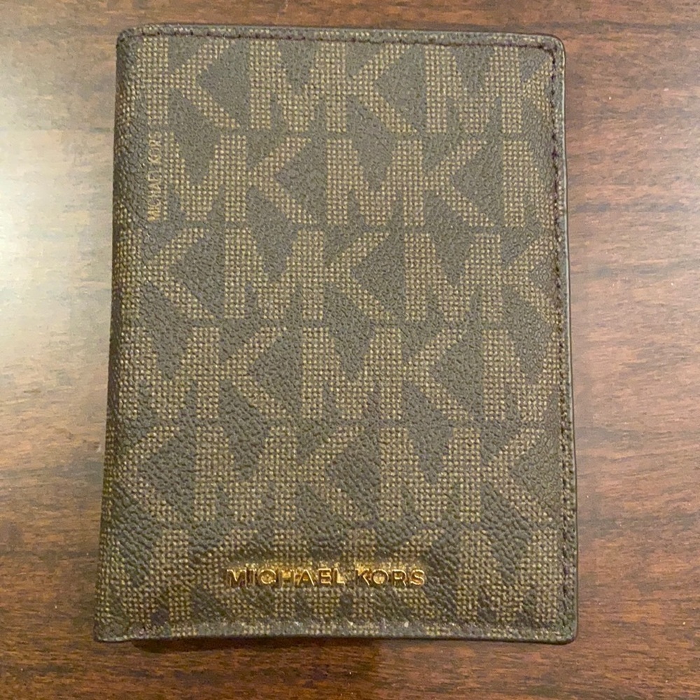 Michael Kors wallet NEW!